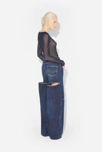 De blauwe Jeans met uitsnijdingen