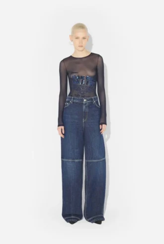 De blauwe Jeans met uitsnijdingen