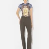 De broek met knoopsgaten De broek met knoopsgaten