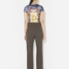 De broek met knoopsgaten De broek met knoopsgaten
