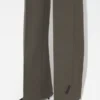 De broek met knoopsgaten De broek met knoopsgaten