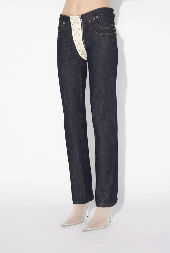 De contrasterende denim-Jeans met vetersluiting De contrasterende denim-Jeans met vetersluiting