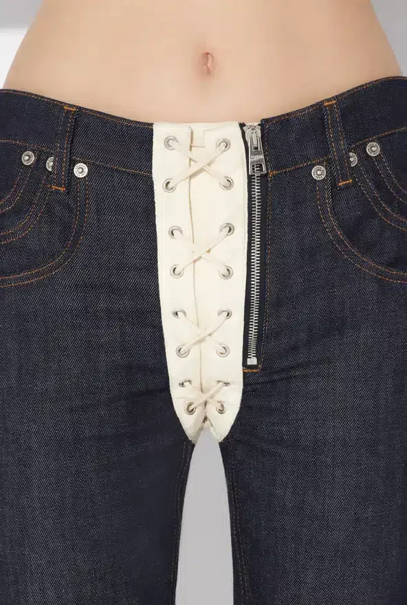 De contrasterende denim-Jeans met vetersluiting De contrasterende denim-Jeans met vetersluiting