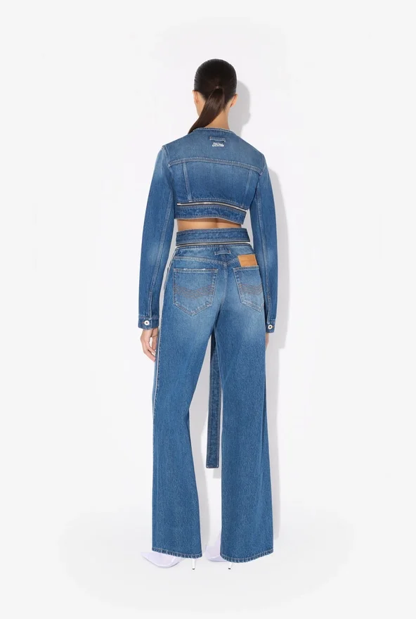 De denim-Jeans met riemen De denim-Jeans met riemen