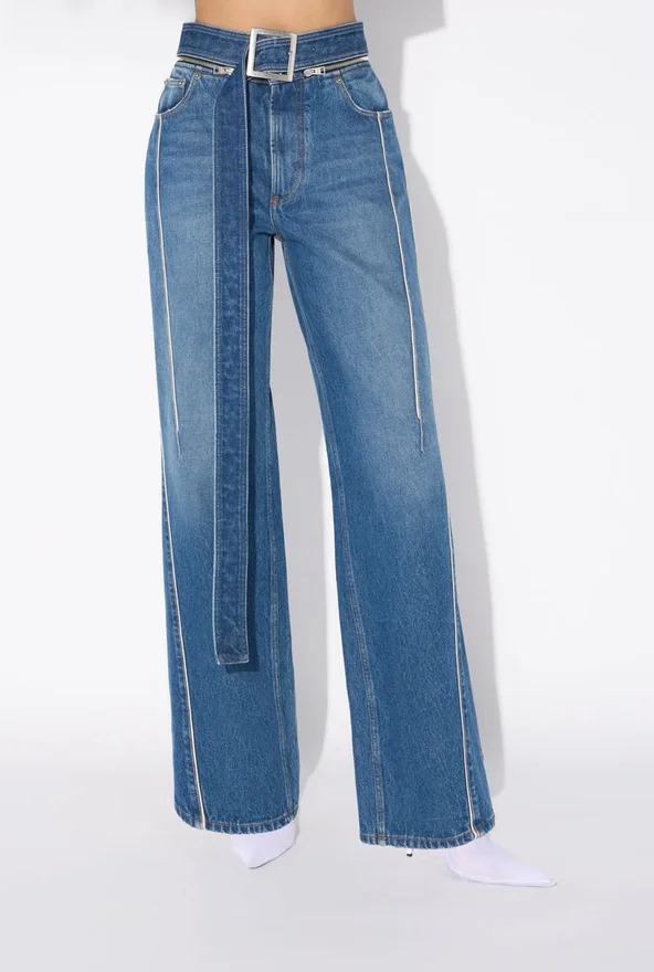 De denim-Jeans met riemen De denim-Jeans met riemen