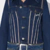 De denimmantel die op twee manieren gedragen kan worden
