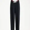 De getailleerde broek