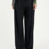 De getailleerde broek