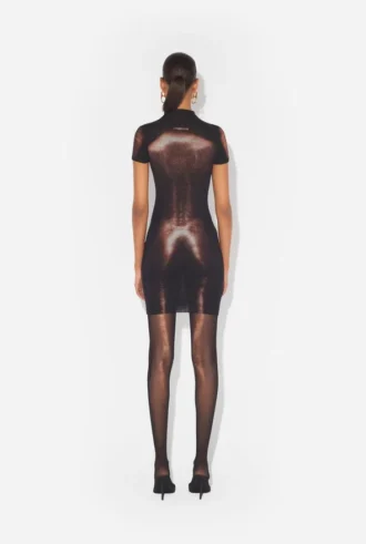 de korte bronzen body dust jurk 2 330x491 - De korte bronzen Body Dust-jurk