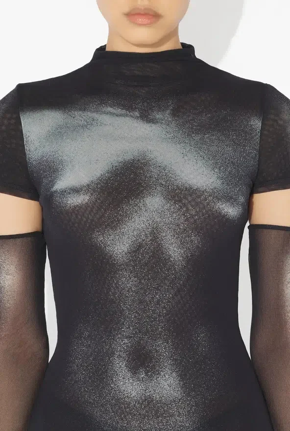 De korte zilveren Body Dust-jurk De korte zilveren Body Dust-jurk