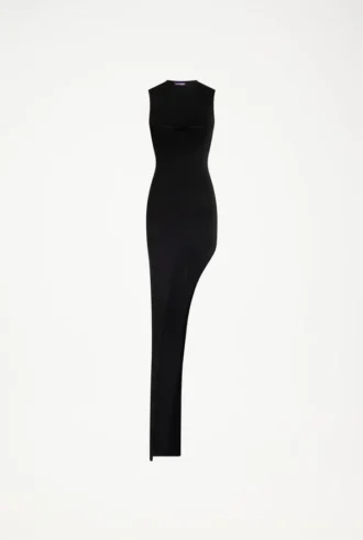 De lange asymmetrische jurk