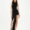 De lange asymmetrische jurk De lange asymmetrische jurk