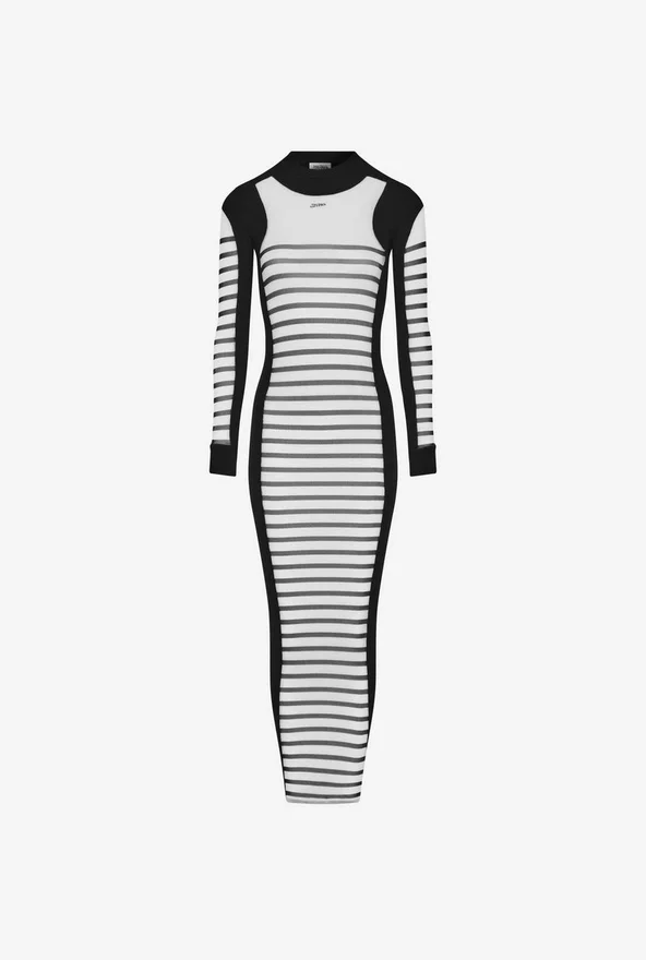 De lange marinière-jurk van twee materialen De lange marinière-jurk van twee materialen
