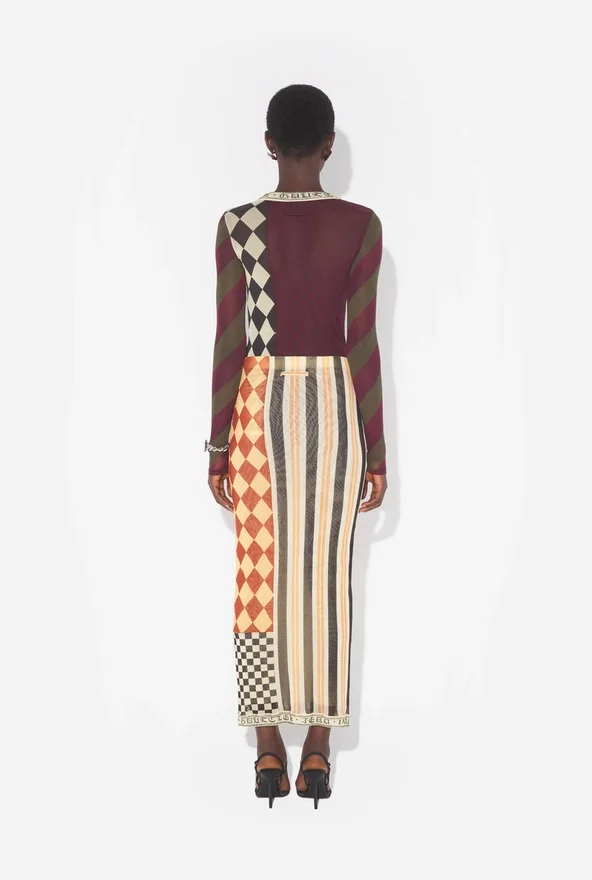 De lange patchworkrok De lange patchworkrok