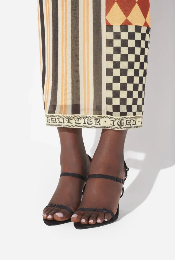 De lange patchworkrok De lange patchworkrok