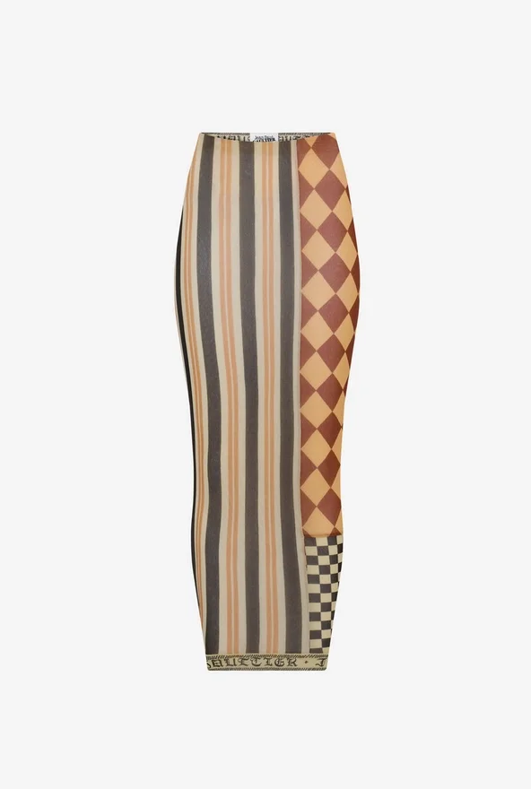 De lange patchworkrok De lange patchworkrok
