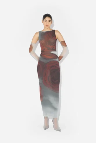 De lange rode ‘Blurry Roses’-jurk