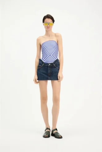 De mini-rok van denim met rondingen