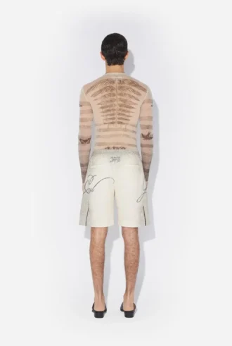 De Multi-Tattoo-Shorts