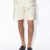 De Multi-Tattoo-Shorts