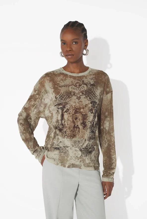 De oversized beige Madaillon-top De oversized beige Madaillon-top