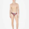 De rode slip met wazige rozen