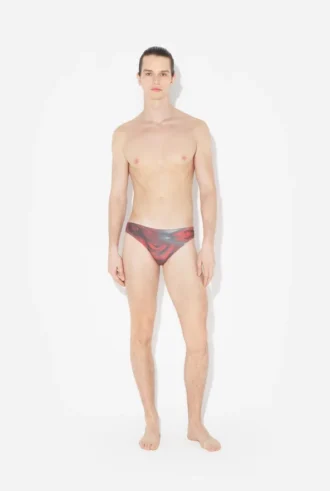 De rode slip met wazige rozen