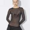 De ‘Tattoo Ruban’-top met flockprint De ‘Tattoo Ruban’-top met flockprint