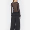 De ‘Tattoo Ruban’-top met flockprint De ‘Tattoo Ruban’-top met flockprint