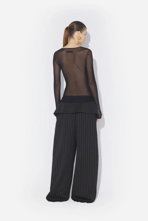 De ‘Tattoo Ruban’-top met flockprint De ‘Tattoo Ruban’-top met flockprint