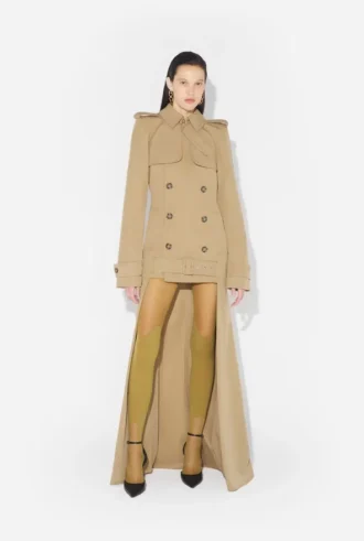 De trenchcoat met uitsnijdingen De trenchcoat met uitsnijdingen