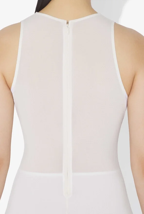 De witte conische jurk De witte conische jurk
