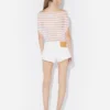 De witte denimshort met knopen