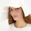 De witte matrozenpet