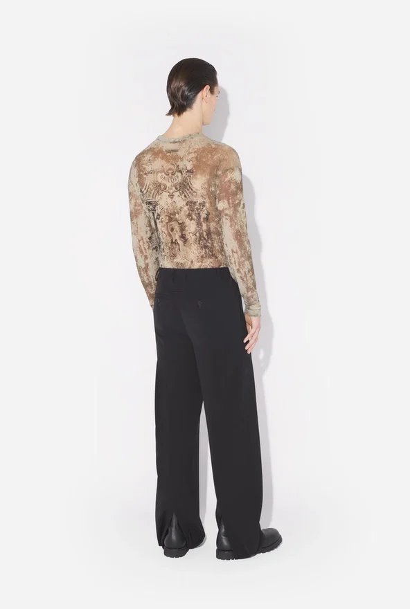 De zwarte broek met beugels De zwarte broek met beugels