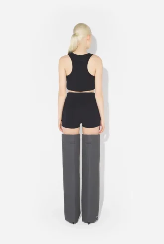 De zwarte jarretel-minishort