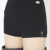 De zwarte jarretel-minishort