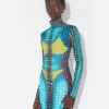 Heruitgave – de blauwe jurk met stippenprint