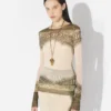 Heruitgave – de groene crop top met cartouche