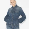 Het blauwe spijkerjas met oversized mouwen Het blauwe spijkerjas met oversized mouwen