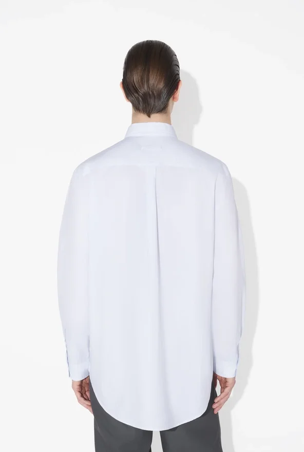 Het witte katoenen overhemd met rode ‘Blurry Roses’-print Het witte katoenen overhemd met rode ‘Blurry Roses’-print