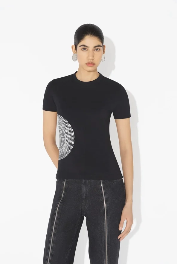 Het zwarte Laurel-Baby Tee met stempelprint Het zwarte Laurel-Baby Tee met stempelprint
