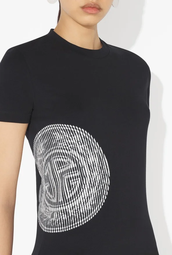 Het zwarte Laurel-Baby Tee met stempelprint Het zwarte Laurel-Baby Tee met stempelprint