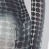 Re-Edition – de mesh top met zwart-witte stippenprint Re-Edition – de mesh top met zwart-witte stippenprint
